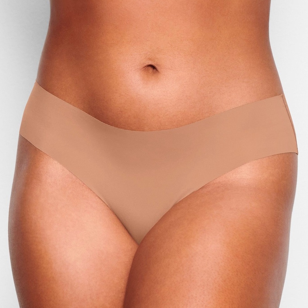 SKIMS Naked Cheeky Hipster - 2 count
